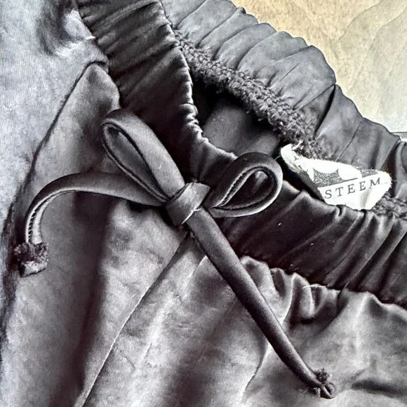 Girls Black silk Cargo Pocket Jogger Pants - Picture 5 of 7